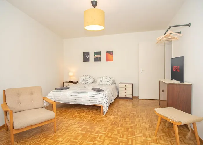 Modern 3-Bedroom Apartment In City Centre